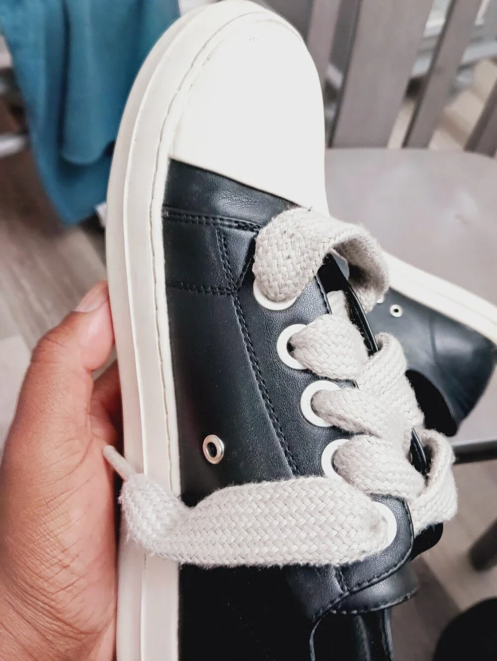 Men's Size 9.5 Black & White Low-Top Sneakers with Grey Laces